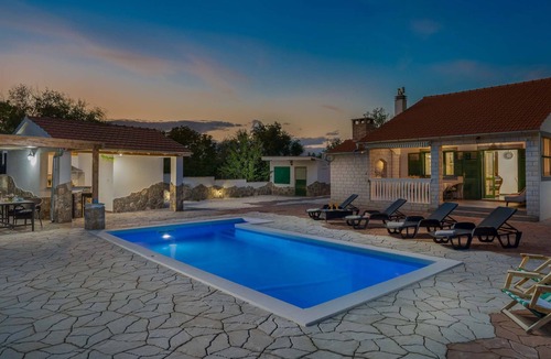 Bristane House | Villa Mystic Woods mit Pool by Interhome
