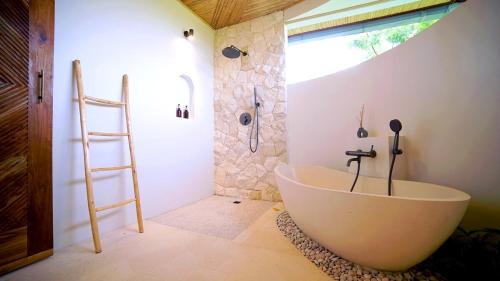 Abang Villa | Villa Nagaïa Private Pool, Panoramic Rooftop, Volcano & Ocean Views