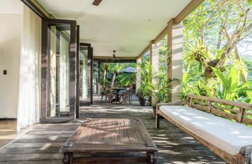 Melayang Villa | Villa Naga Putih