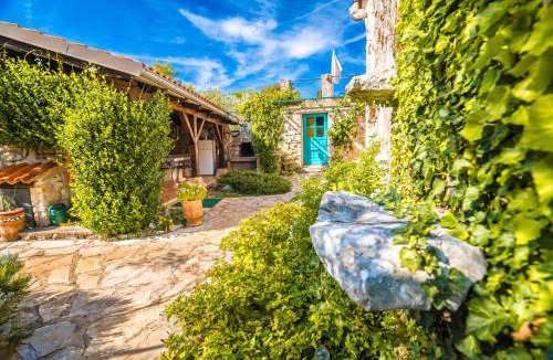 Gabonjin Villa | Villa Nana with a swimming pool