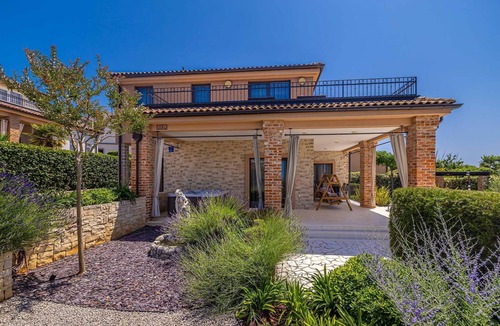 Milohnici House | Villa NATHALIE with private pool, jacuzzi and outdoor sauna