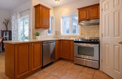 Saint Basile le Grand House | Villa near Montreal | Pool | 4 bdr | 9 guests