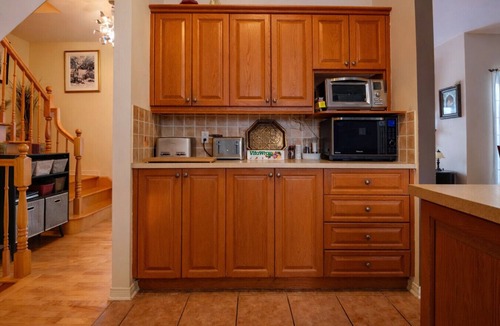 Saint Basile le Grand House | Villa near Montreal | Pool | 4 bdr | 9 guests