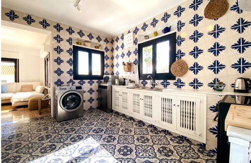 Aduanas Ski Chalet | Villa near beach & town on foot