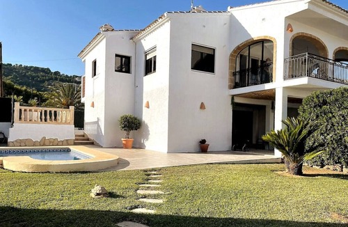 Aduanas Ski Chalet | Villa near beach & town on foot
