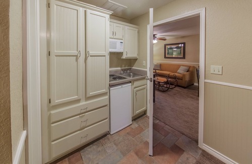 Flint Condo | Villa Near Lake Palestine