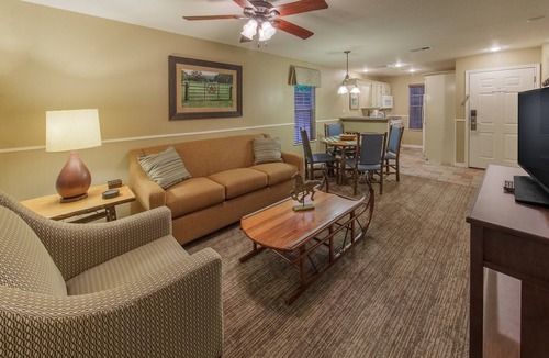 Flint Condo | Villa Near Lake Palestine