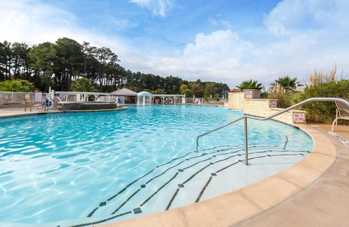 Flint Condo | Villa Near Lake Palestine