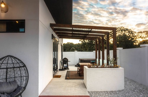 Umber View Heights Villa | Villa near Stockton Lake with Hot Tub, Milk Way at Starburst