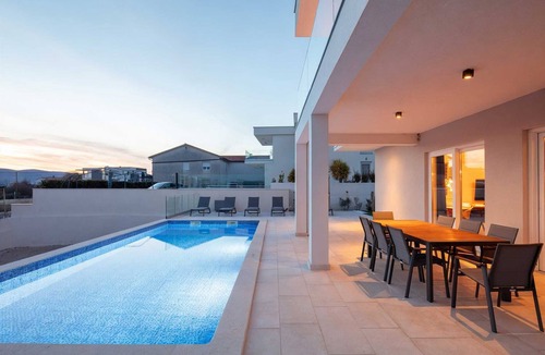 Linardici Villa | Villa Neoma – Tranquil Seaside Escape with Heated Pool and Breathtaking Sea Views