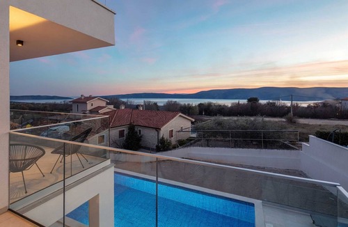 Linardici Villa | Villa Neoma – Tranquil Seaside Escape with Heated Pool and Breathtaking Sea Views