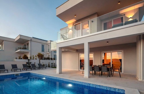 Linardici Villa | Villa Neoma – Tranquil Seaside Escape with Heated Pool and Breathtaking Sea Views