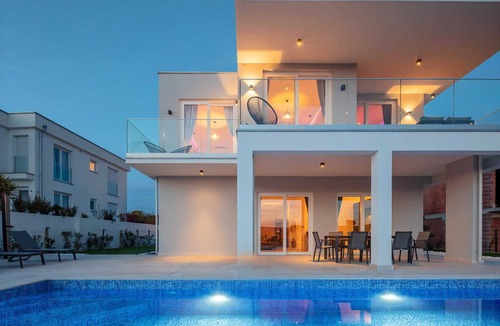 Linardici Villa | Villa Neoma – Tranquil Seaside Escape with Heated Pool and Breathtaking Sea Views