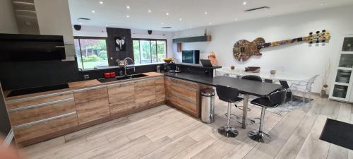 Saint-Cyr-sur-Loire Villa | Villa Neves