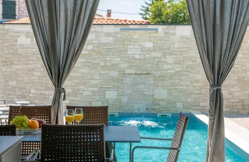 Karlovici House | Villa Nevia Sivati