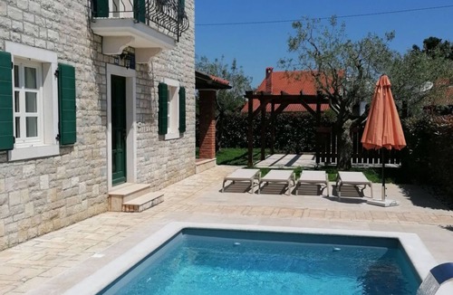 Buici House | Villa Nika mit privatem Außenwhirlpool by Interhome