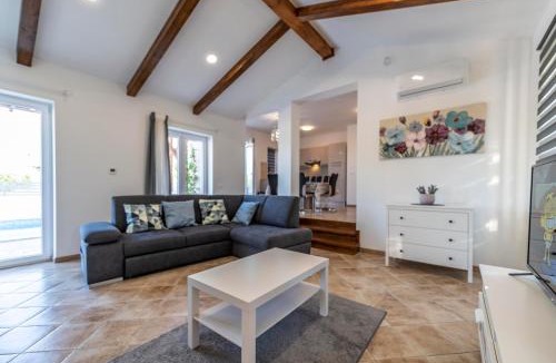 Sveti Lovrec House | Villa Niko, your Ideal Summer Oasis near Poreč