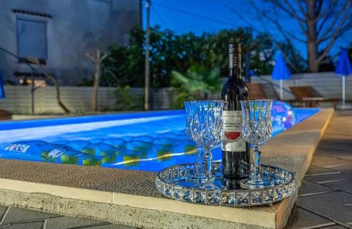Vantacici Villa | VILLA NINA MALINSKA 150m FROM THE BEACH, SWIMMING POOL