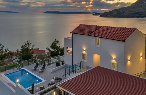 Drasnice House | „Villa No Stress“ mit Infinity-Pool by Interhome