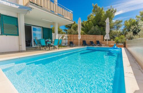 Cove Makarac (Milna) House | Villa NONO Jure - Private Pool & Jacuzzi, Milna Brač