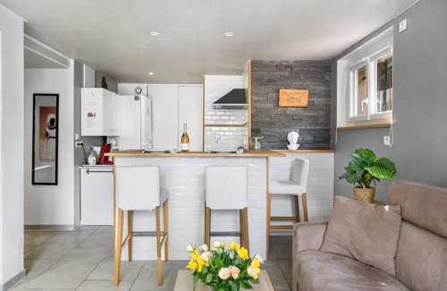 Cuers Apartment | Villa Nui Guest House