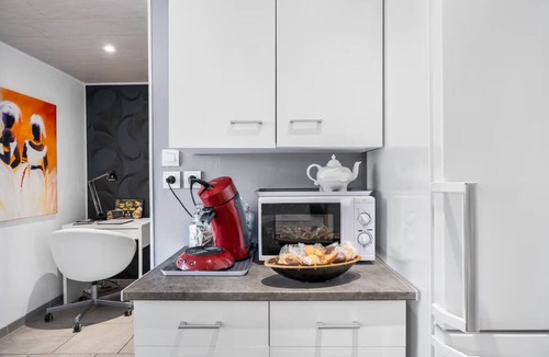 Cuers Apartment | Villa Nui Guest House