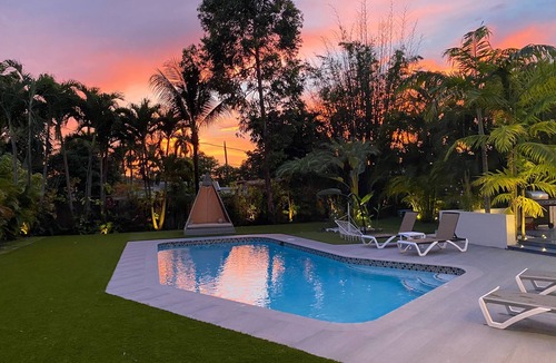 Golden Glades House | Villa Oahu | Basketball | Fire Pit | Mini Golf