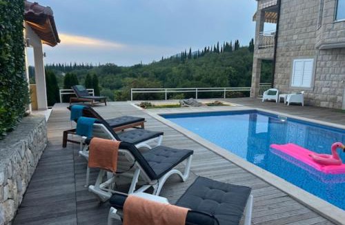 Popovici Villa | Villa Oasis Cypress