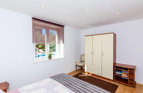 Popovici Villa | Villa Oasis Cypress