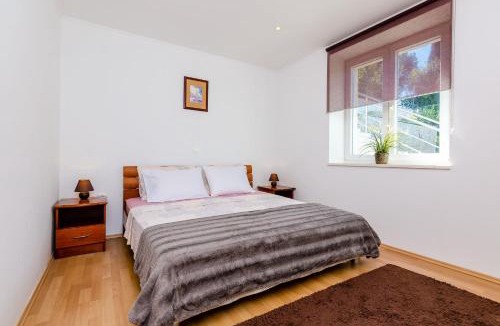Popovici Villa | Villa Oasis Cypress