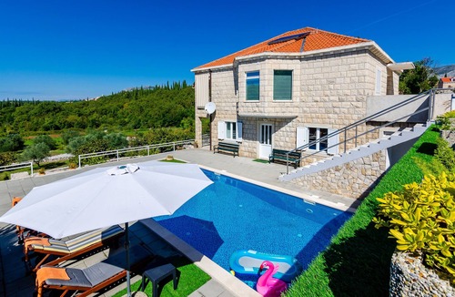 Popovici Villa | Villa Oasis Cypress - Three Bedroom Villa with Terrace and Swimming Pool