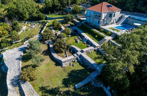 Popovici Villa | Villa Oasis Cypress - Three Bedroom Villa with Terrace and Swimming Pool