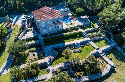 Popovici Villa | Villa Oasis Cypress - Three Bedroom Villa with Terrace and Swimming Pool