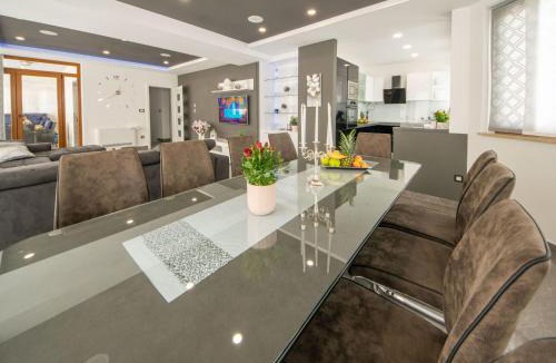 Prolozac Villa | Villa Oasis of peace by Interhome