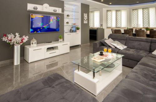 Prolozac Villa | Villa Oasis of peace by Interhome
