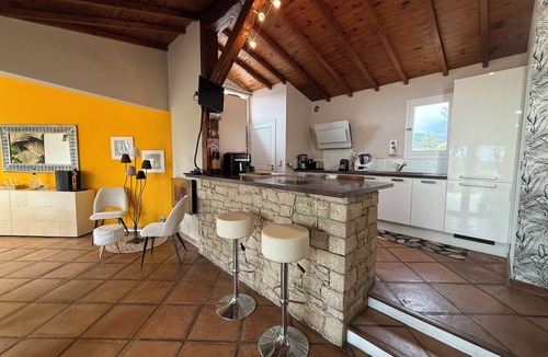 Le Teil Villa | Villa Oasoria: Swimming pool, jacuzzi and sauna