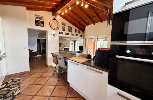 Le Teil Villa | Villa Oasoria: Swimming pool, jacuzzi and sauna