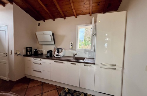 Le Teil Villa | Villa Oasoria: Swimming pool, jacuzzi and sauna
