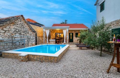 Siroke House | Villa Oaza Primošten With Heated Pool