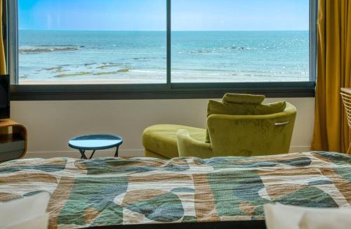 Bretignolles-sur-Mer Villa | Villa Océans Oceanfront Pool Spa Sleeps 15 in Bretignolles sur Mer