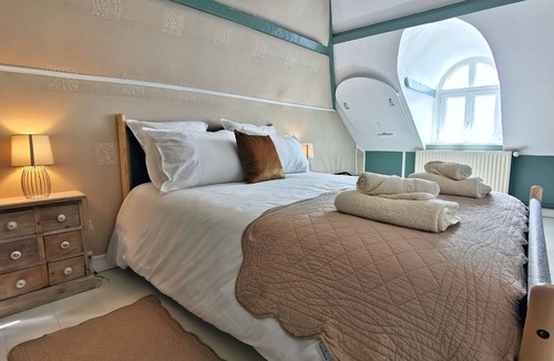 Villequier Bed & Breakfast | Villa Octavia Coliving: PRECIOUS room