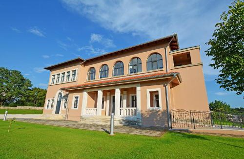 Jakovici Villa | Villa Old School House by Interhome