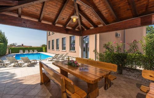 Jakovici Villa | Villa Old School House