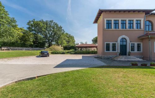 Jakovici Villa | Villa Old School House
