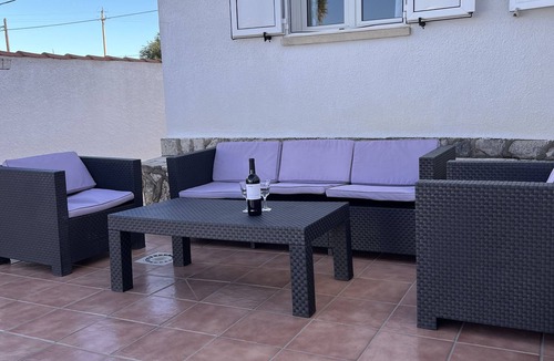 L'Escala House | VILLA OM 8 pax *Private Pool* Free AirAcon/Heating, Wifi, Sheets/Towels,
