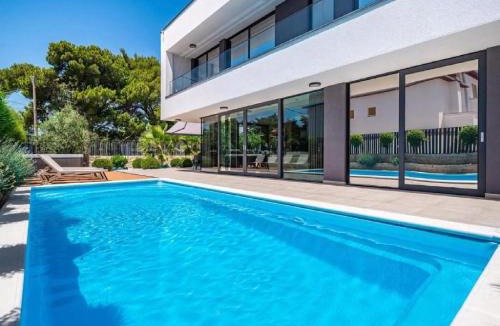 Banjol Villa | Villa Omega