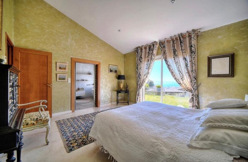 La Croix des Gardes Villa | Villa Omkara