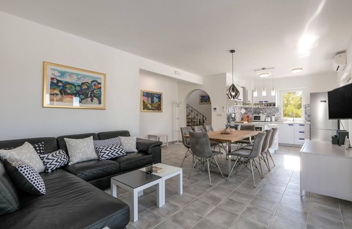 Cove Makarac (Milna) Villa | Villa on Brac Island near Beach & Pool