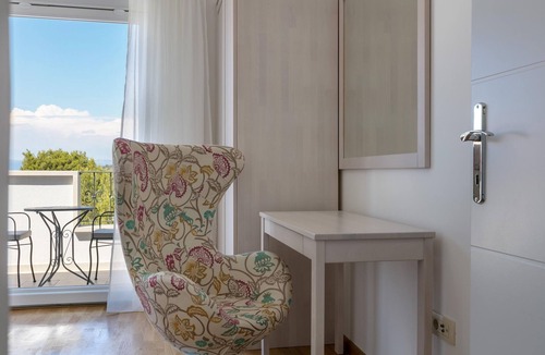 Cove Makarac (Milna) Villa | Villa on Brac Island near Beach & Pool