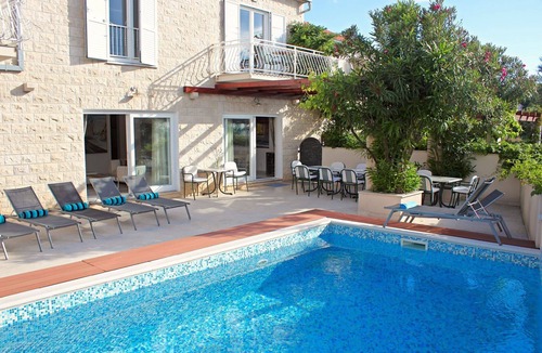Mirce Villa | Villa on Brac with pool, walk to town and on the beach, Croatian villa on the beach